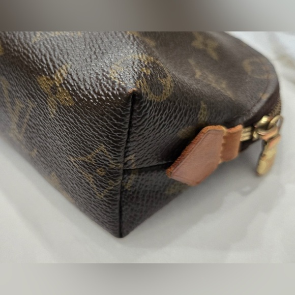 Louis Vuitton Monogram Canvas Cosmetic Pouch - Picture 9 of 16
